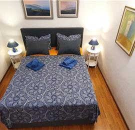 4 bedroom villa with pool in Maslinica, sleeps 8